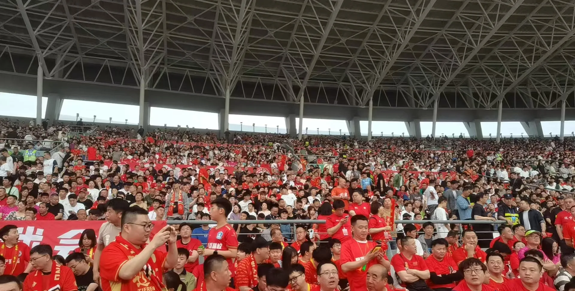 体育赛场上的盛大狂欢,观众沸腾不已 体育赛场上的盛大狂欢,观众沸腾不已