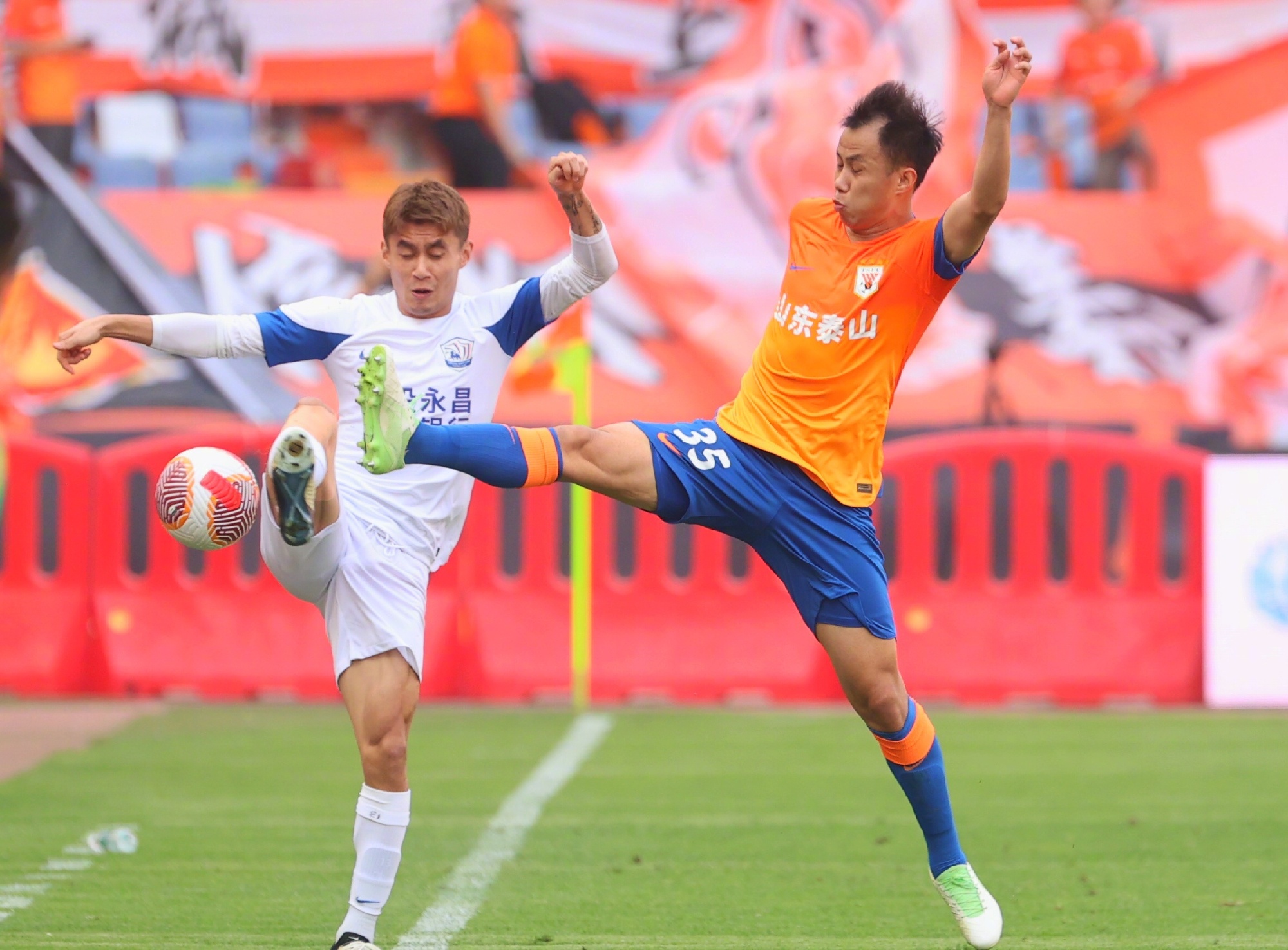 B体育体育官方登录入口-联赛首发方式改变，球队战术调整突显