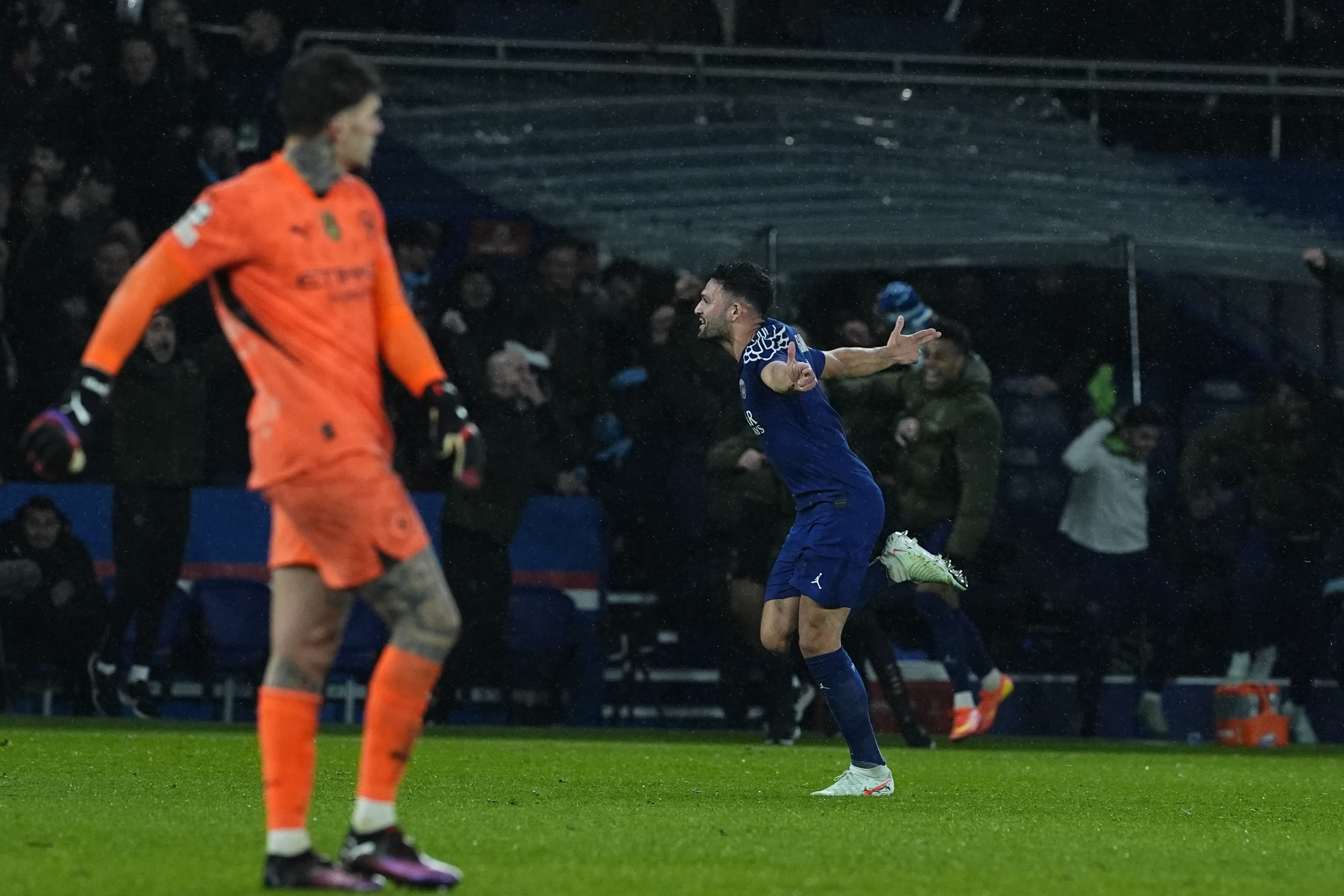 巴黎圣日耳曼客场击败南特，继续领跑联赛的简单介绍