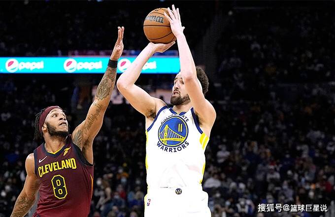 B体育体育官网-王者归来！骑士再度逆袭，取得胜利