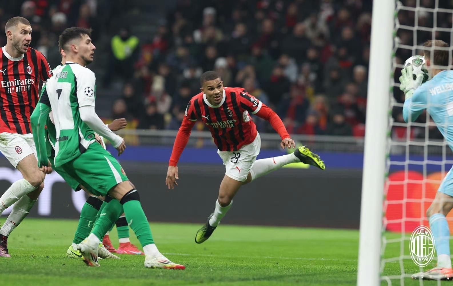 关于意甲焦点战异常激烈,球员拼尽全力的信息 关于意甲焦点战异常激烈,球员拼尽全力的信息