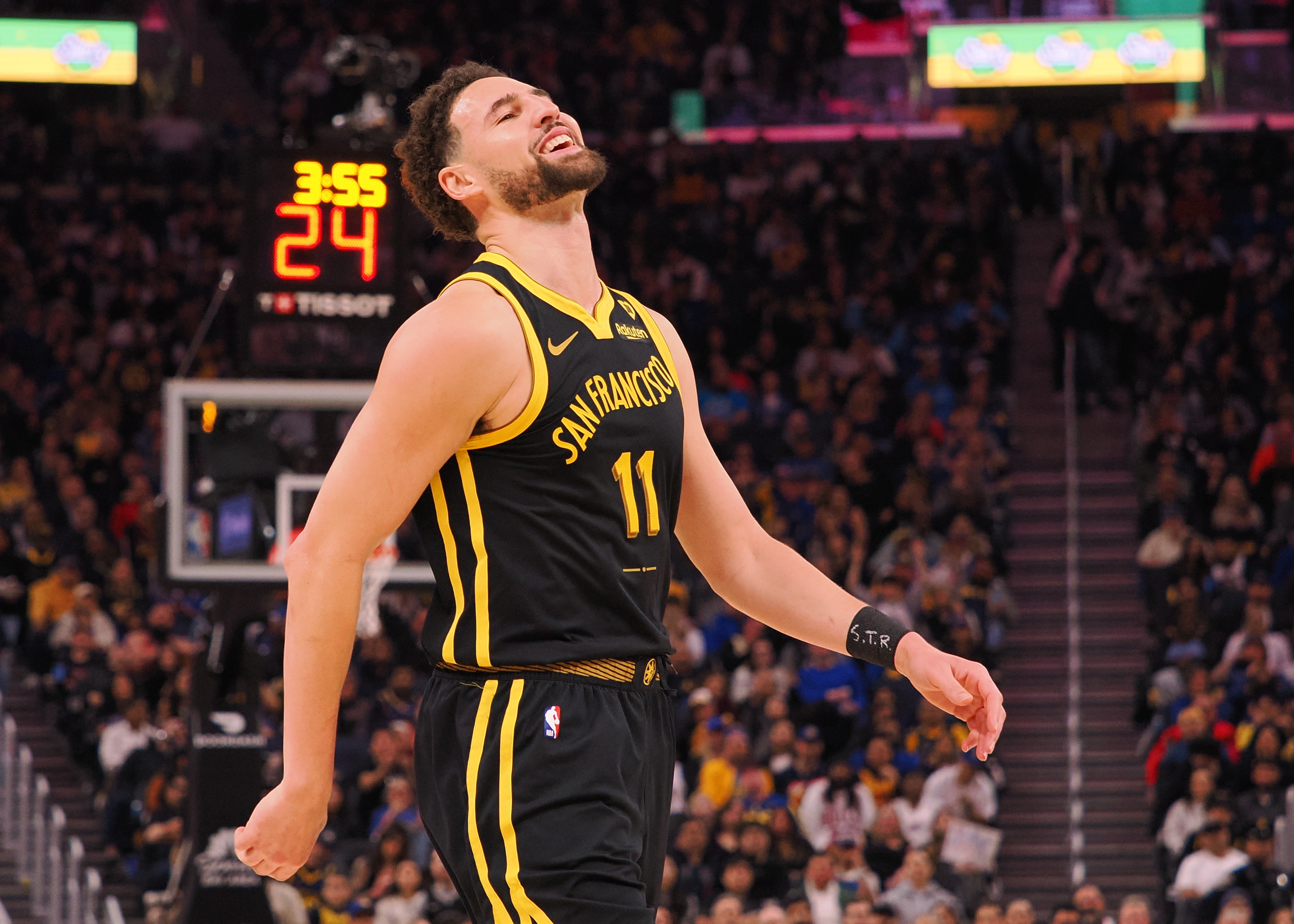 勇士主教练感慨年轻球员进步明显,球队士气高涨 勇士主教练感慨年轻球员进步明显,球队士气高涨