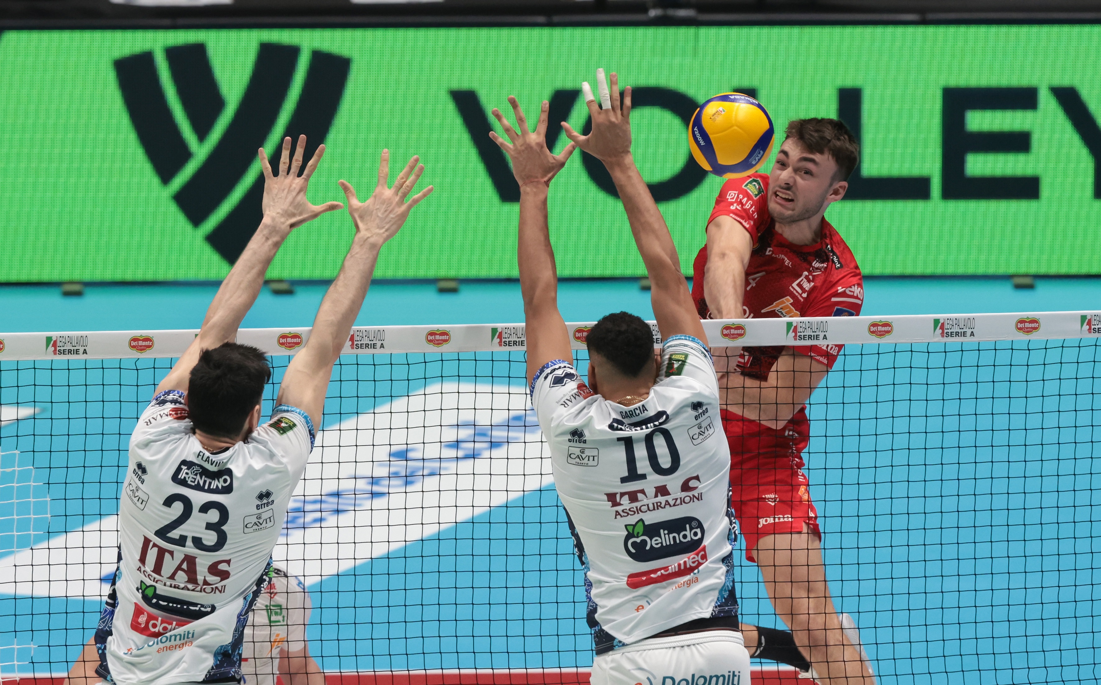 B体育体育vip注册-意大利选手在赛艇赛中取得亚军