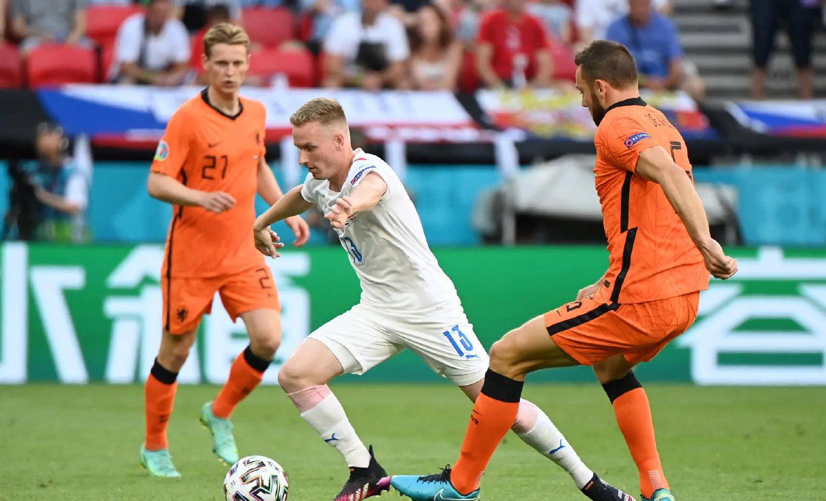 尼泊尔队连占上风，实力强劲