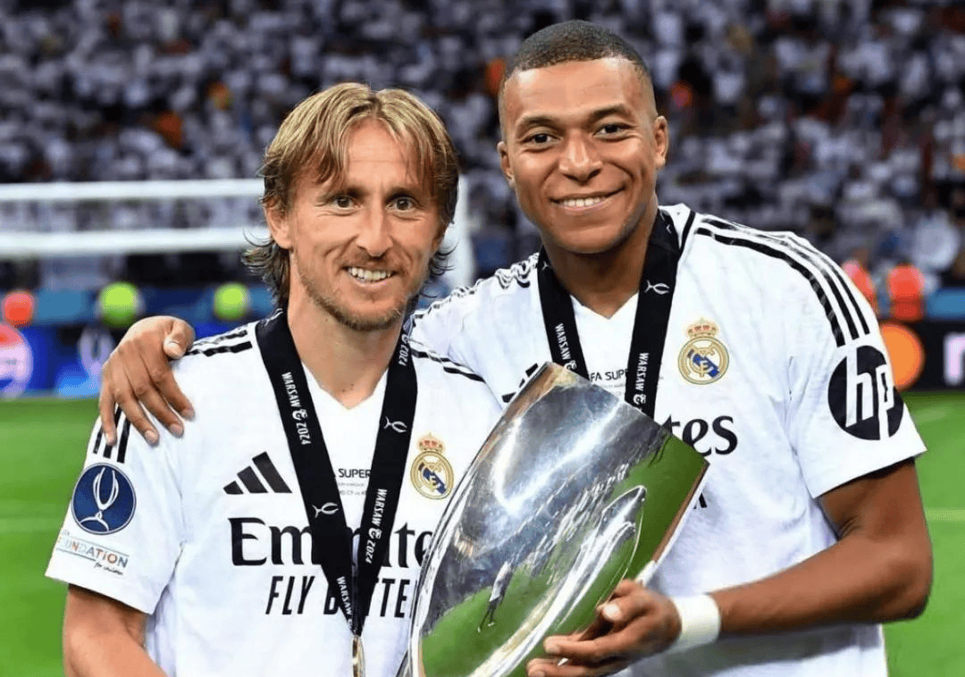 皇马主帅闪电离任,内部人选接掌齐达内衣钵 皇马主帅闪电离任,内部人选接掌齐达内衣钵