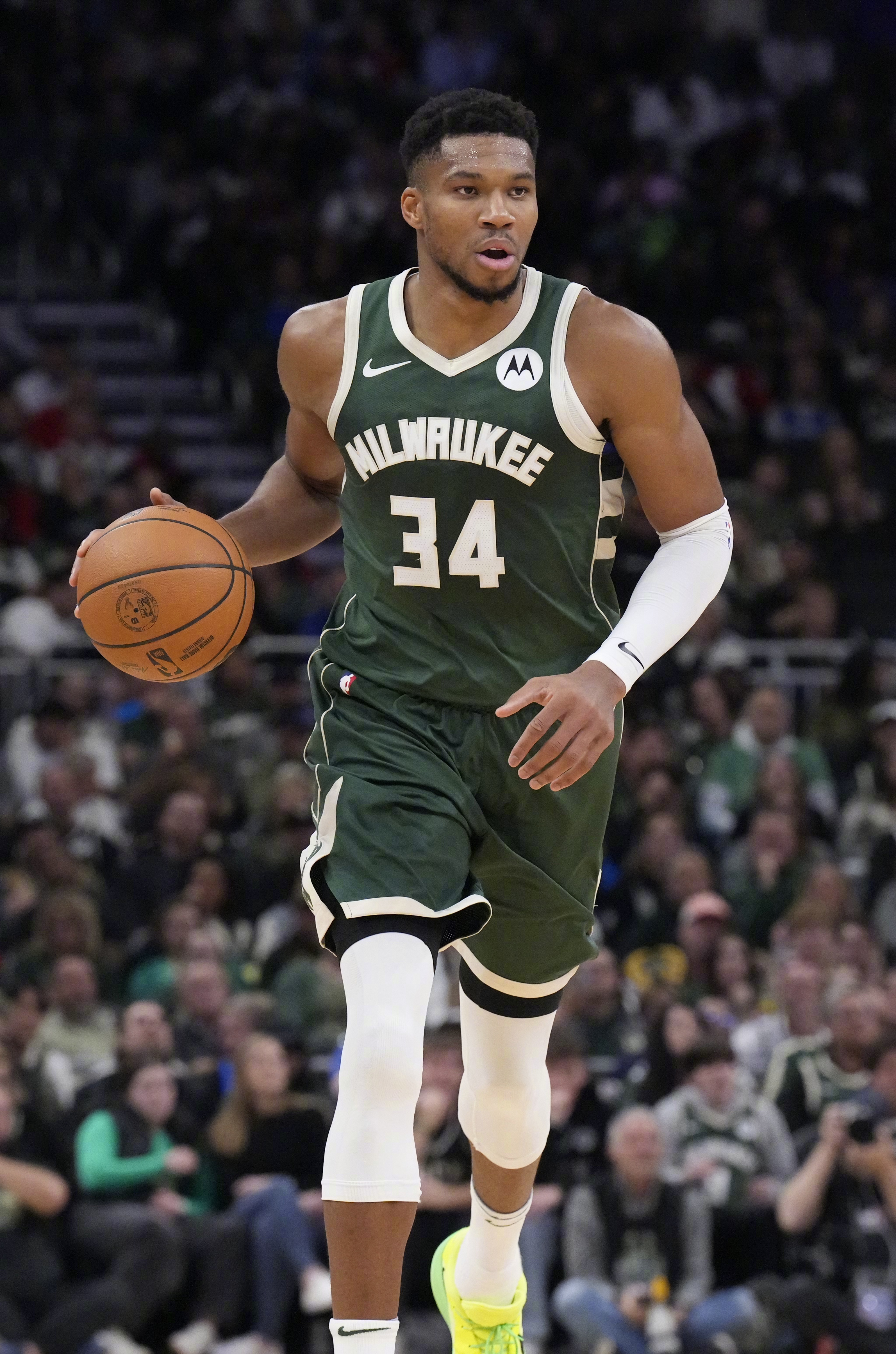 关于米切尔再砍30+,爵士主场击败雄鹿的信息 关于米切尔再砍30+,爵士主场击败雄鹿的信息